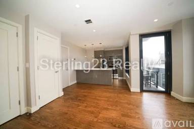 Main picture of 2718 Hoyt Ave S