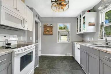 Main picture of 401 7th Ave S
