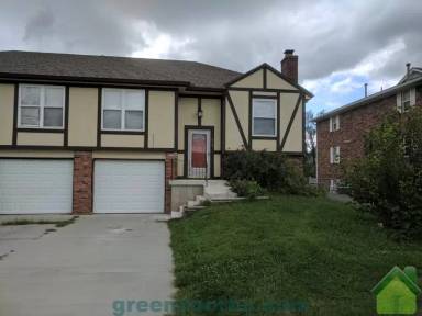 Main picture of 819-49 S Lindenwood Dr