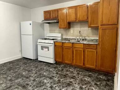 Main picture of 2500 N Sawyer Ave