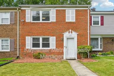Main picture of 12526 Woodstock Dr E