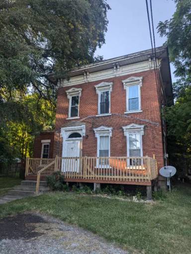 Main picture of 139 Huron St
