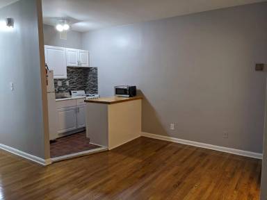 Main picture of 115 E St SE