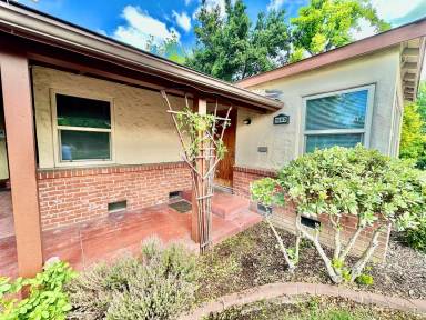 Main picture of 1602 N Wishon Ave