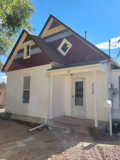 Main picture of 218 Dewey St