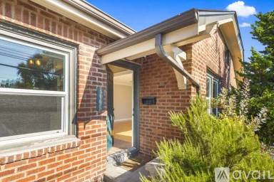 Main picture of 2004 E Pine St