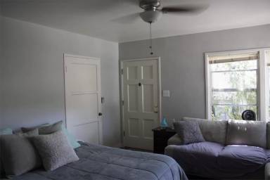 Main picture of 1901 Chevy Chase - B