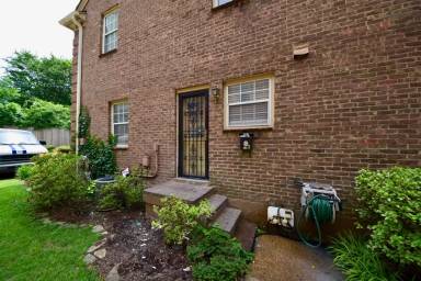 Main picture of 256 Lombardy Pl