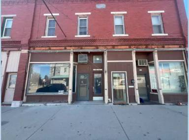 Main picture of 121 N High St
