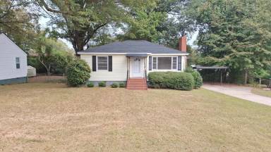 Main picture of 1463 Beatty St