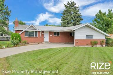 Main picture of 435 E Wendell Dr