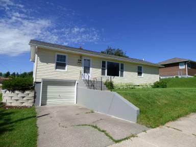 Main picture of 138 14th Ave S