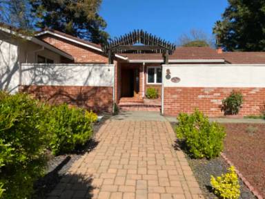 Main picture of 1794 Crescent Dr