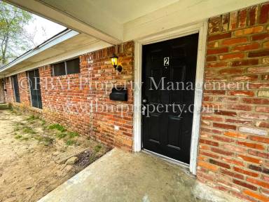 Main picture of 106 S Kaufman St