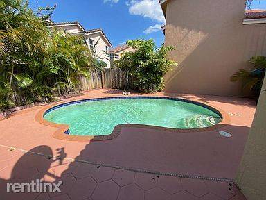 Main picture of 8128 NW 108th Ct