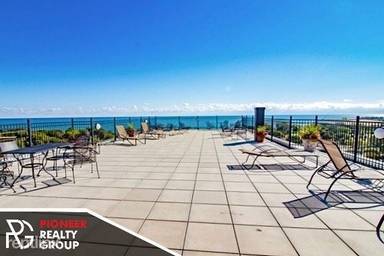 Main picture of 4950 N Marine Drive Building