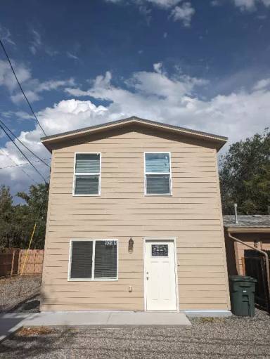 Main picture of 930 Pinyon Ave