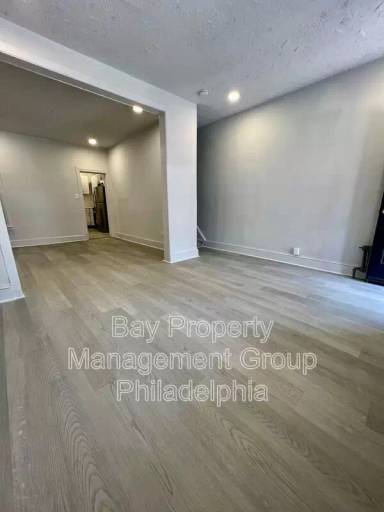 Main picture of 1541 S Lindenwood St