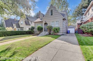 Main picture of 515 SE Peacock Ln