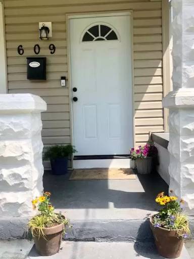 Main picture of 609 E Burnett Ave