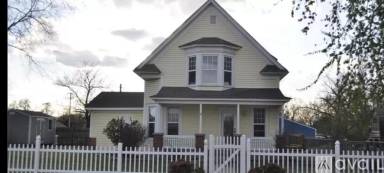Main picture of 722 S College St