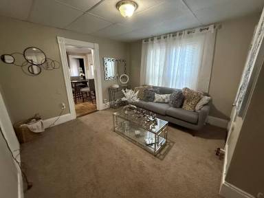 Main picture of 135 Massabesic St