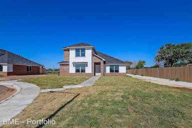 Main picture of 7600 Woodford Ave