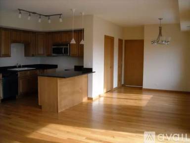 Main picture of 5761 W Higgins Ave