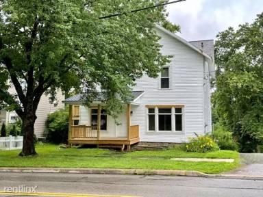 Main picture of 425 1/2 Sandusky St