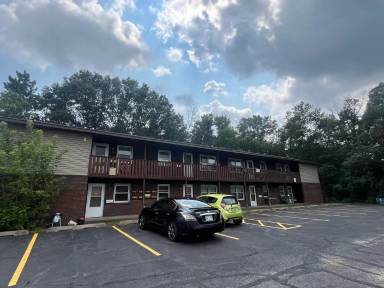 Main picture of 146 10th St W