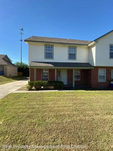 Main picture of 1204 S 41st Cir