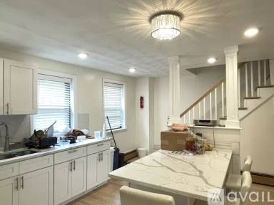 Main picture of 37 Oak St