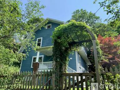 Main picture of 115 Lake St