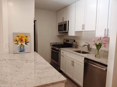 Main picture of Hawthorne Place Condominium