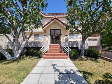 Main picture of 355 W Lexington Dr