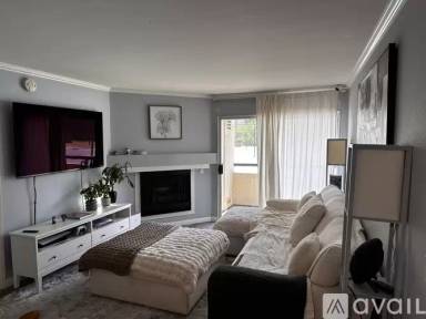 Main picture of 5565 Canoga Ave