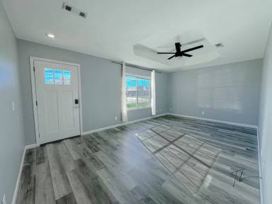 Main picture of 11 Holly Dr