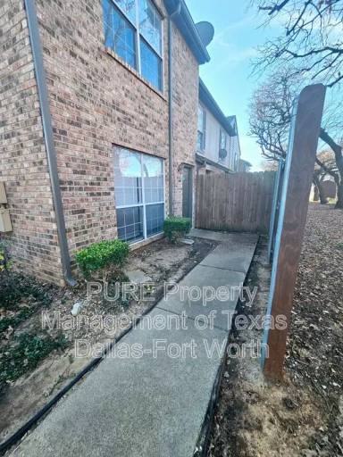 Main picture of 4004 W Pioneer Dr