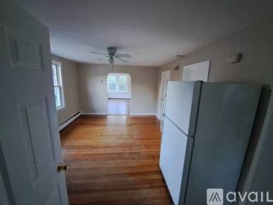 Main picture of 108 Pine St