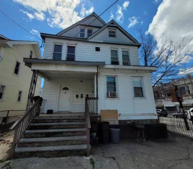 Main picture of 70 Lyons Ave