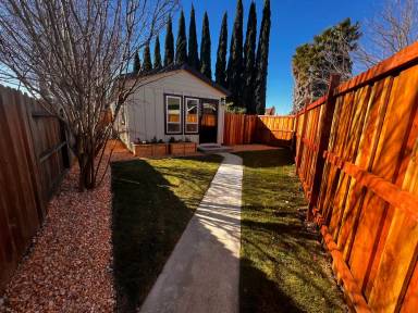 Main picture of 1005 Crested Ct