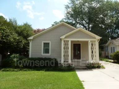 Main picture of 211 Ellington St