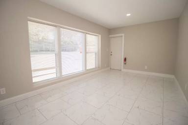 Main picture of 1840 Hampton St