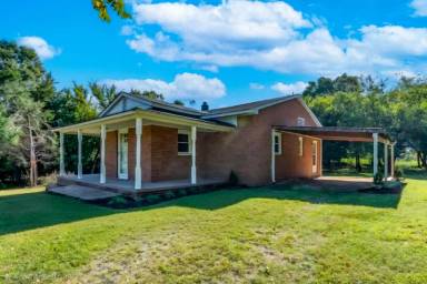 Main picture of 407 Christopher Dr