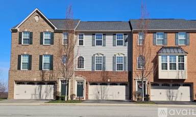 Main picture of 703 Pointe View Dr