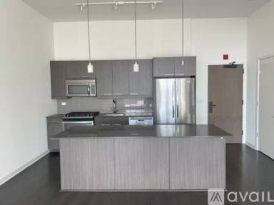 Main picture of 738 W Randolph St