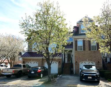 Main picture of 965 Iron Bridge Dr