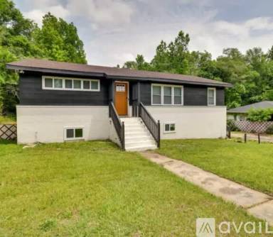 Main picture of 1904 Haggins St