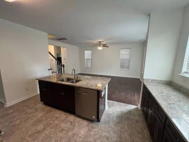 Main picture of 2725 Thomas St