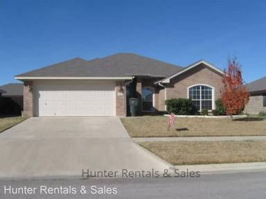 Main picture of 2403 Jasmine Ln